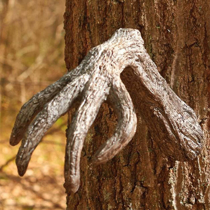 Kreative gruselige Baum-Halloween-Dekoration