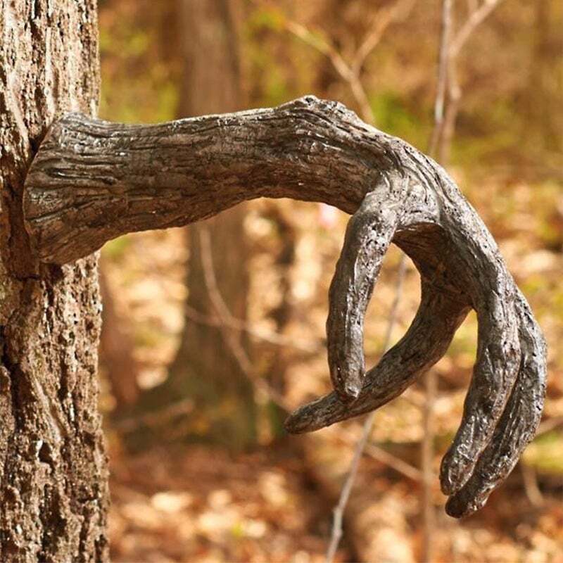 Kreative gruselige Baum-Halloween-Dekoration