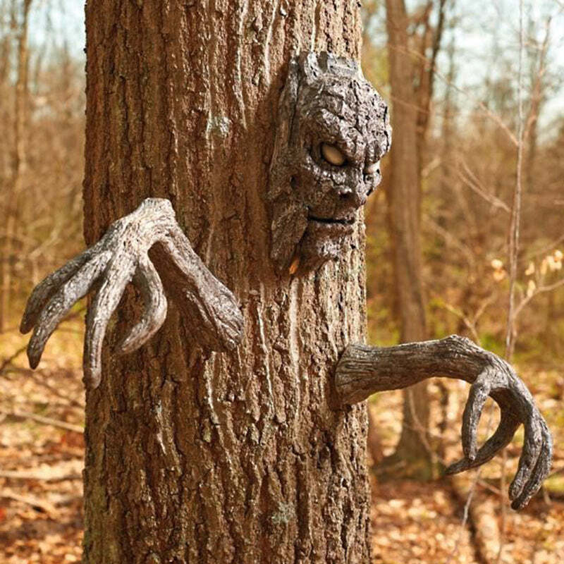 Kreative gruselige Baum-Halloween-Dekoration